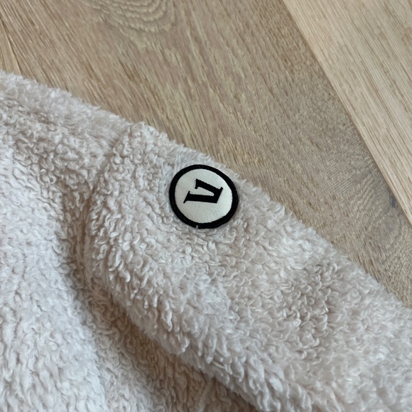 Vuori Women’s Sherpa Jacket - Picture 3 of 3